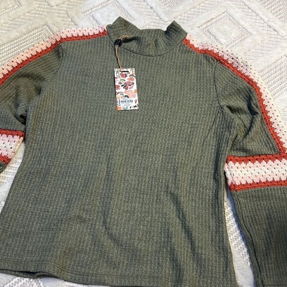 BUCKLE - GIMMICKS GIRL -  Pieced Crochet Top - Picture 7 of 11